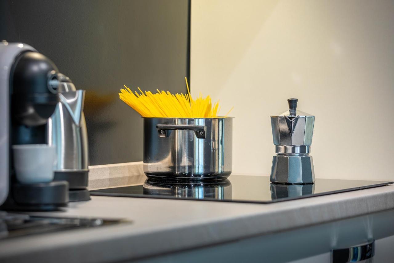 Deluxe Apartment Milan - Duomo - Milan Lin Airport ภายนอก รูปภาพ